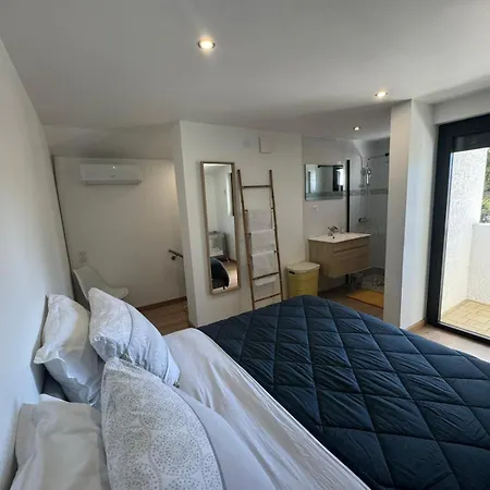 Bord De 400 M De La 别墅 拉本讷