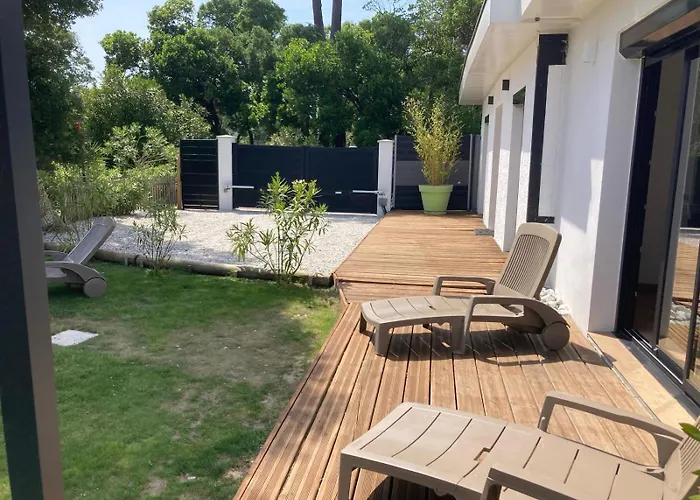 Vila Bord De 400 M De La *